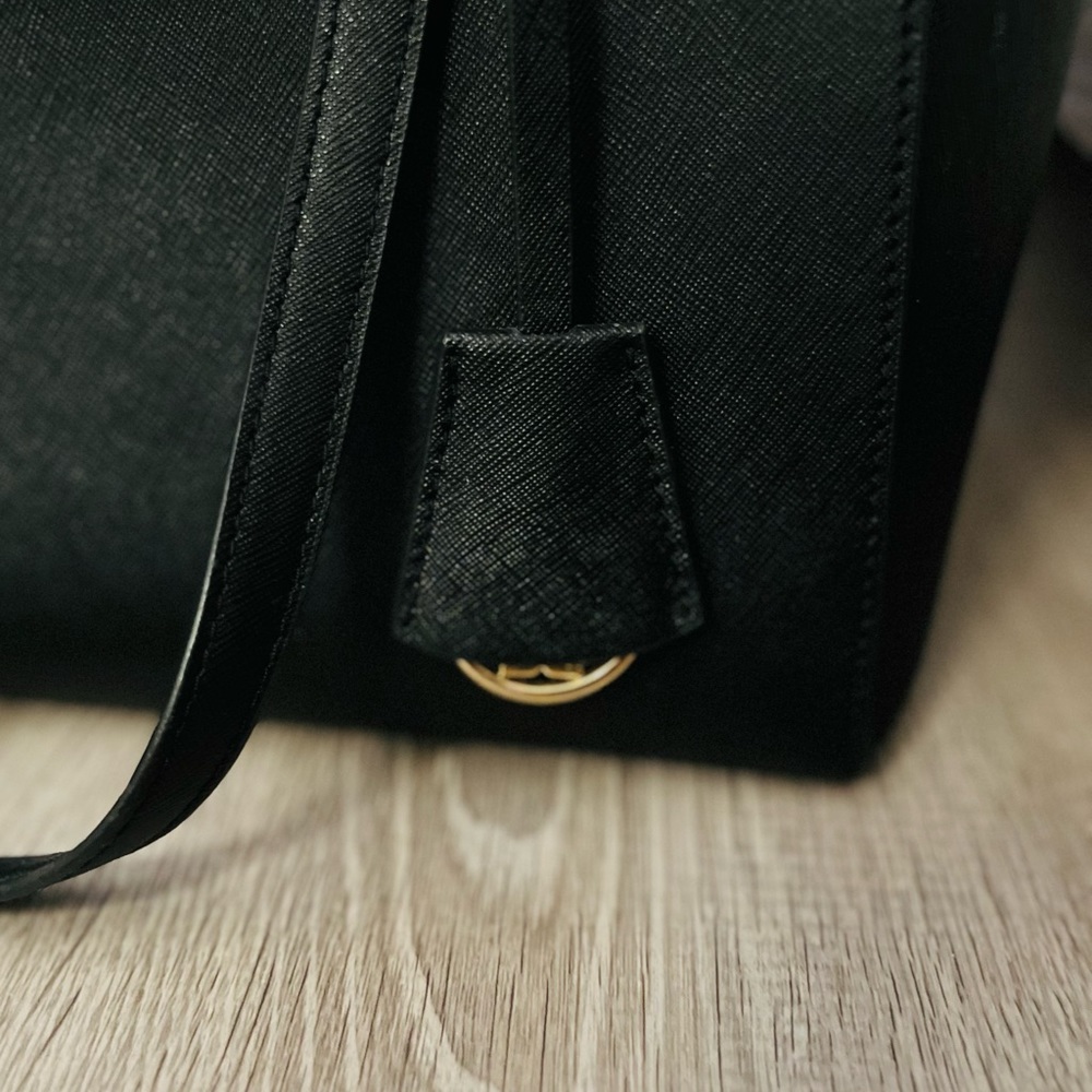 Tory Burch Robinson Leather Tote - Picture 4 of 12